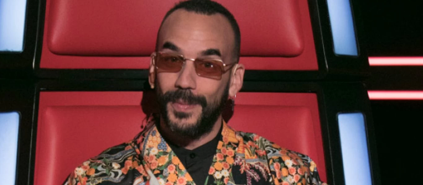 The Voice: Ο Πάνος Μουζουράκης «ξόρκισε» το κακό στην σκηνή (βίντεο)